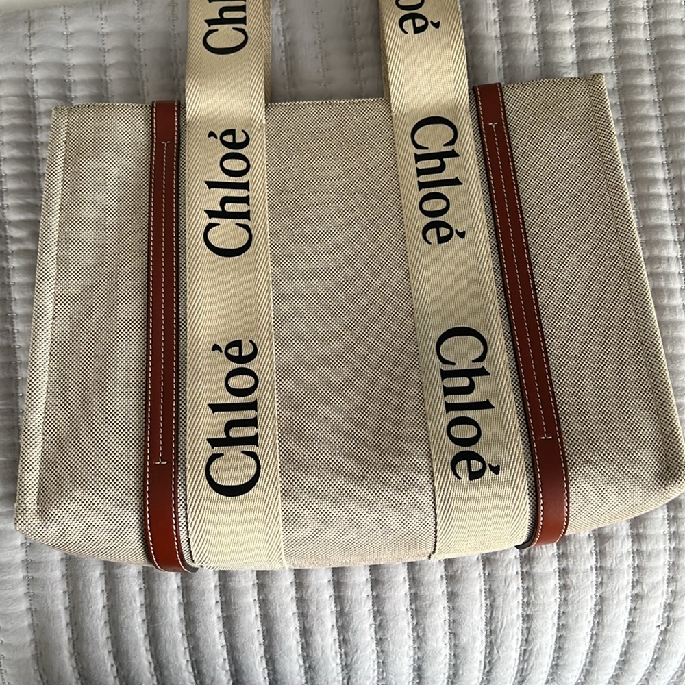 Chloe Medium Woody Linen Tote - Picture 10 of 12